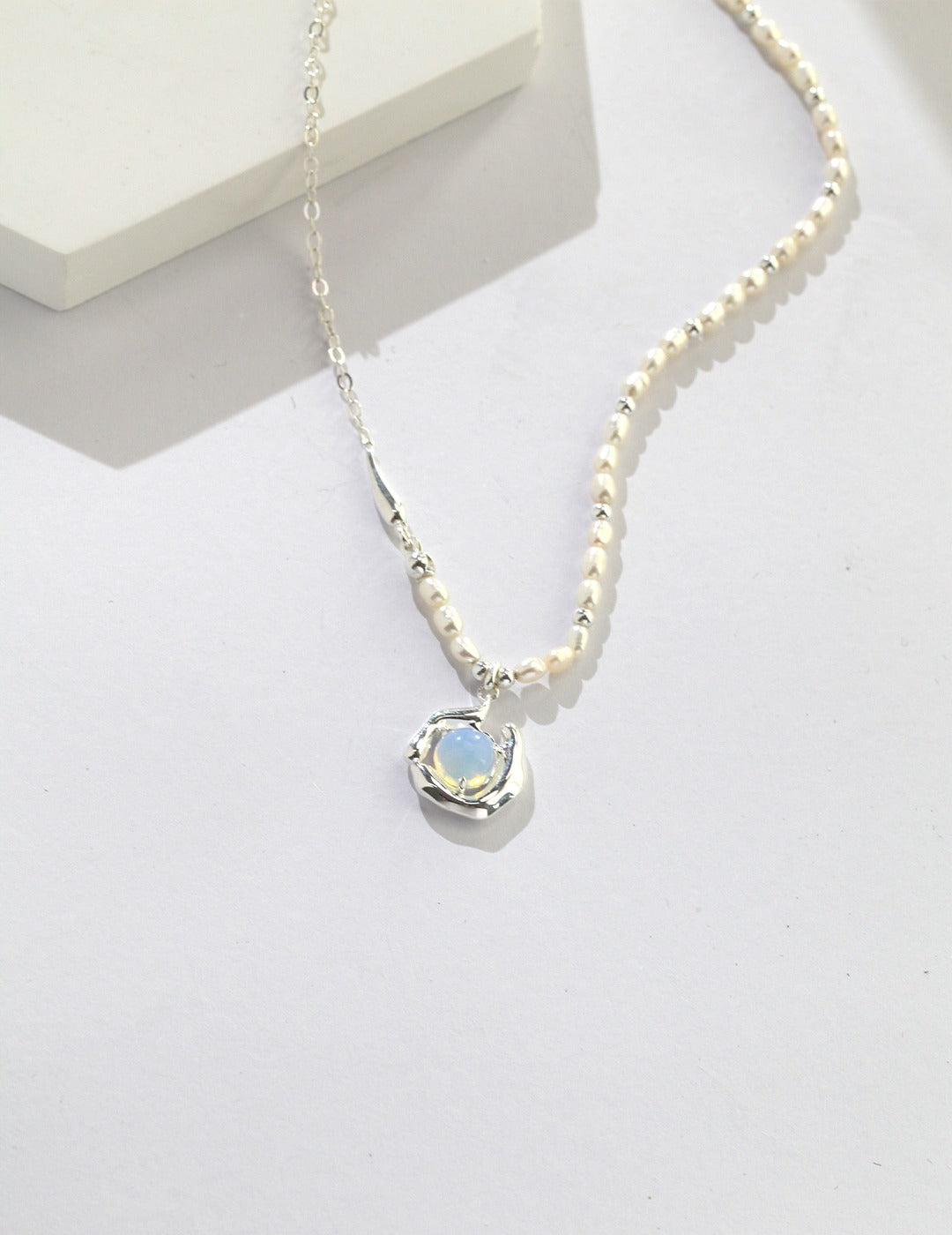 Elegant S925 Silver Labradorite and Pearl Necklace with Flowing Mountainous Design
