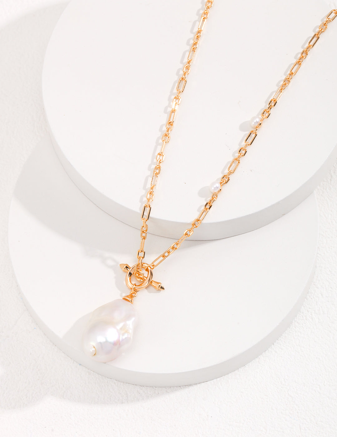 Captivating Baroque Pearl Necklace in 925 Sterling Silver - Timeless Vintage Gold Elegance