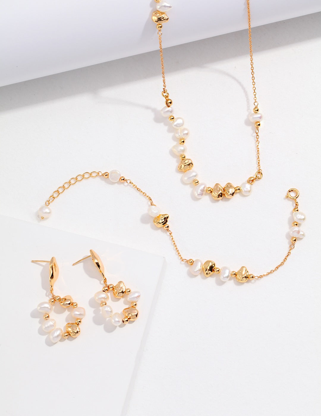 Radiant Elegance: Vintage Gold Silver Pearl Necklace & Earrings Set