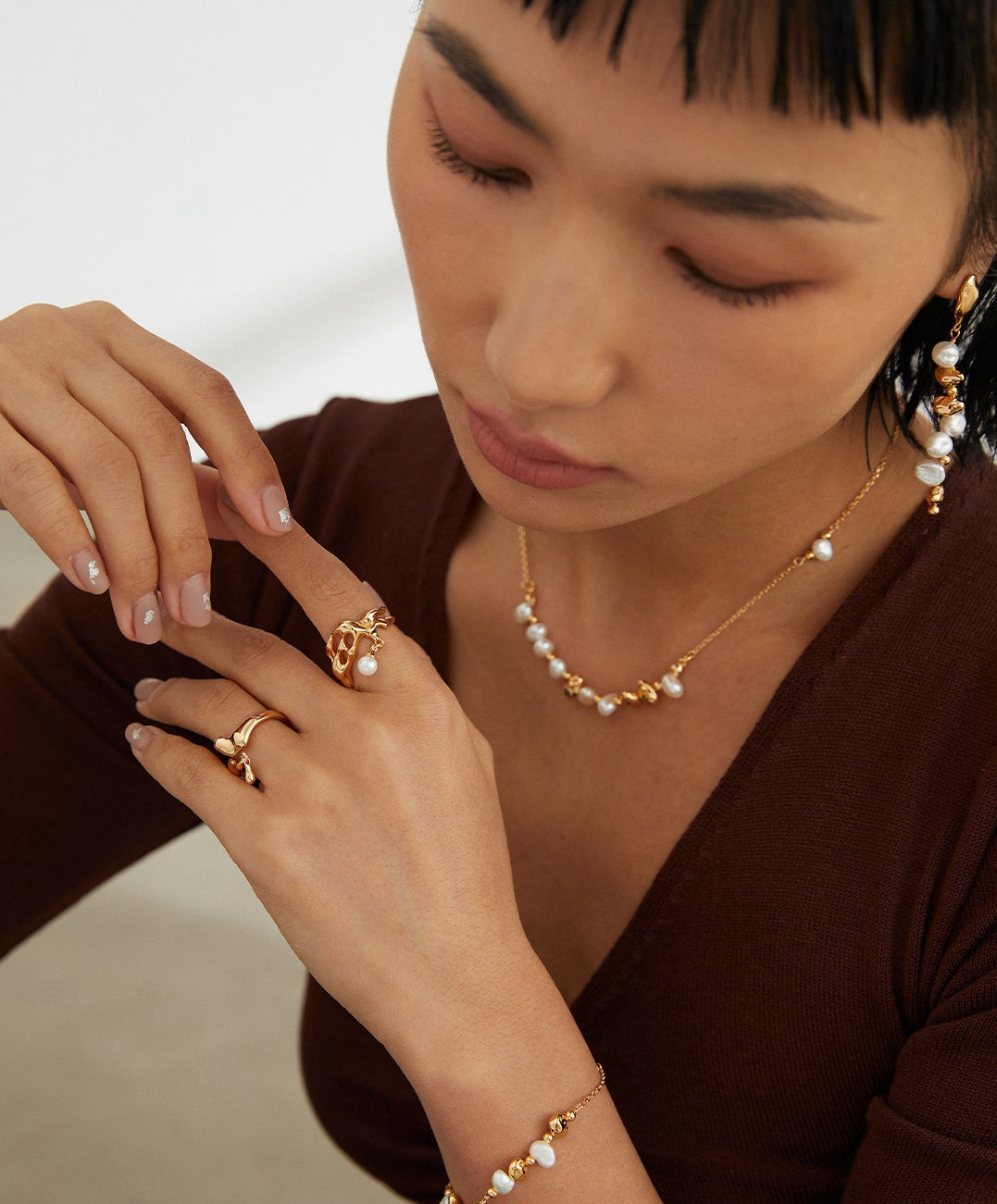 Radiant Elegance: Vintage Gold Silver Pearl Necklace & Earrings Set