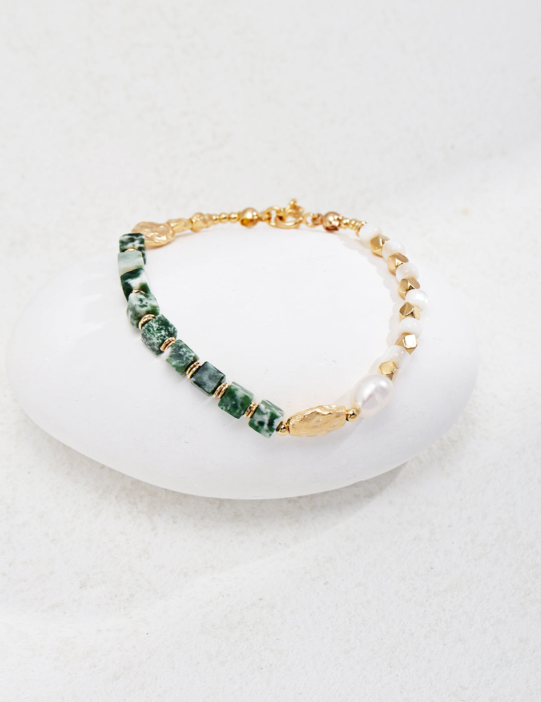 Enchanting Elegance: Pure Silver Emerald Jade Bracelet Adorned with Pearls