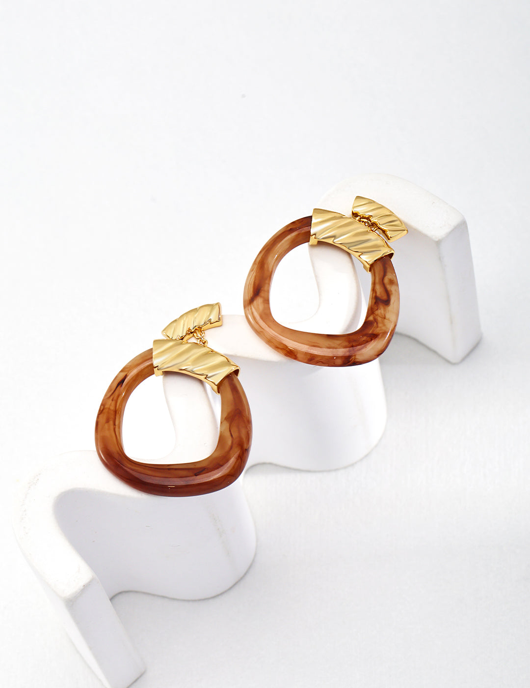 Exquisite Fusion: Vintage Gold and Caramel Resin Earrings with a Modern Ethnic Flair