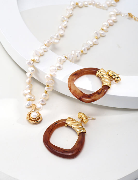 Timeless Elegance: Camellia Pearl Necklace in Vintage Gold