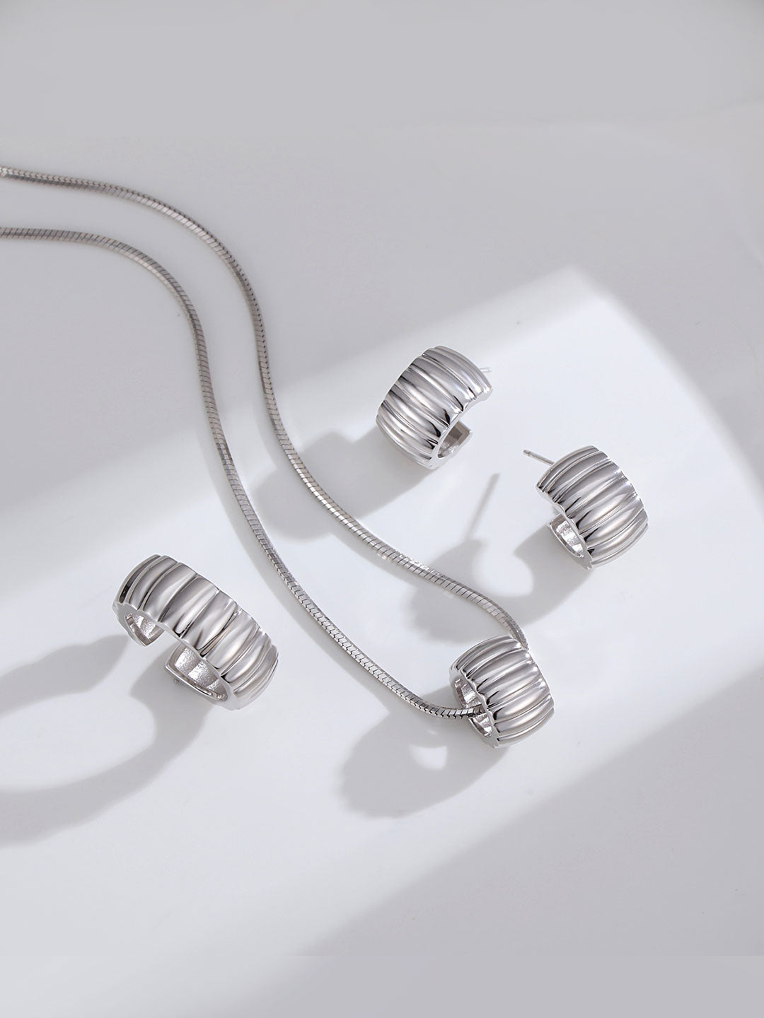 Sleek Gear Series: Pure Silver Necklace with Unique Texture