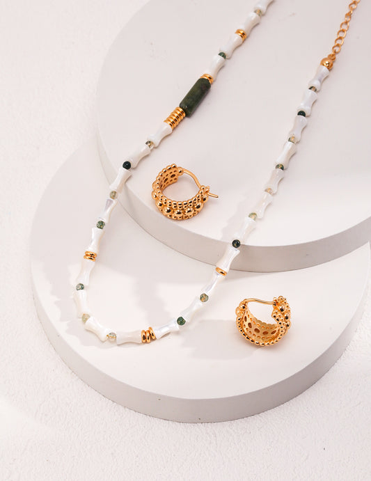 Vintage Gold Silver Mother-of-Pearl Necklace: Elegant and Timeless Design