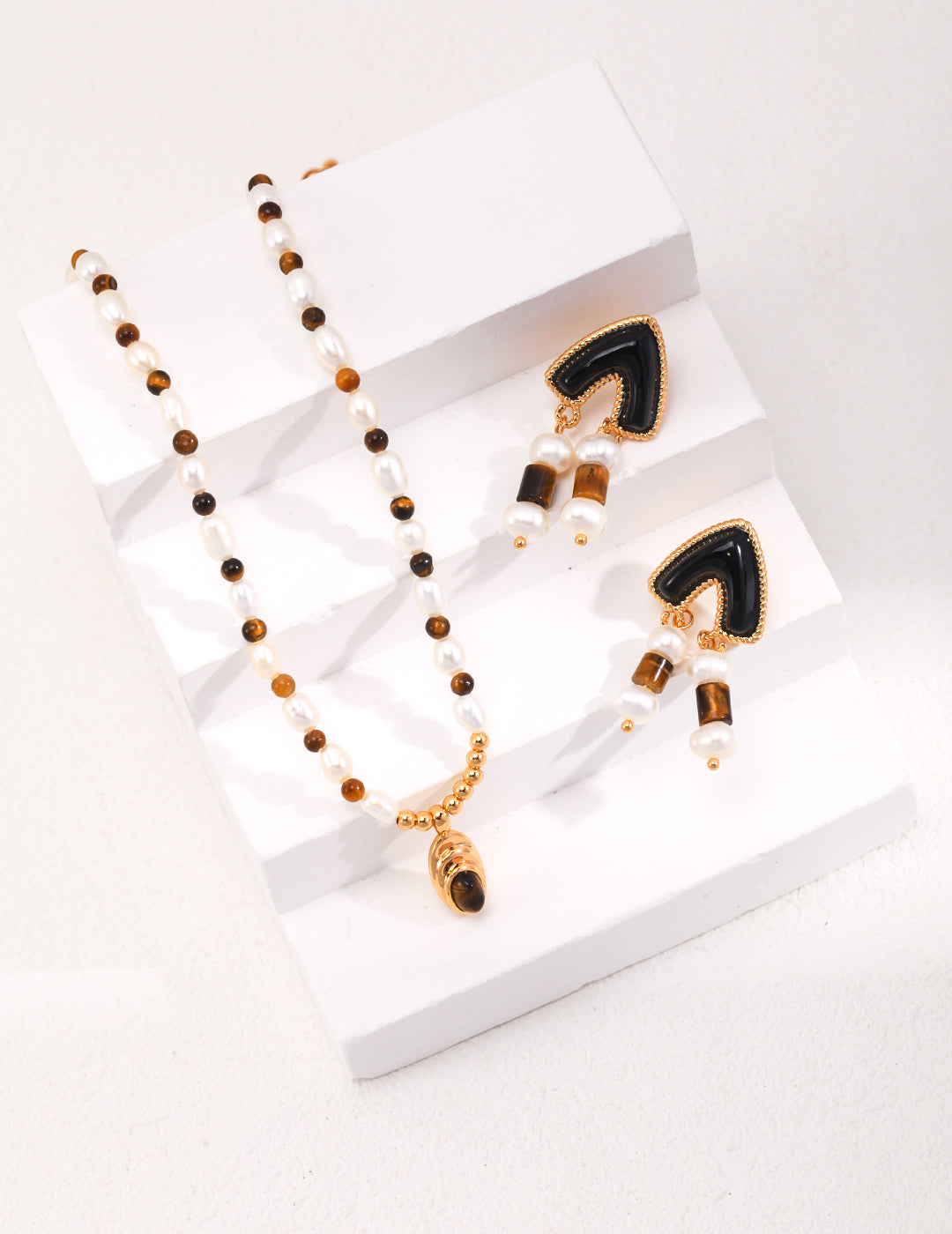 Vintage-Inspired Pearl and Tiger's Eye Necklace with Ethnic Flair