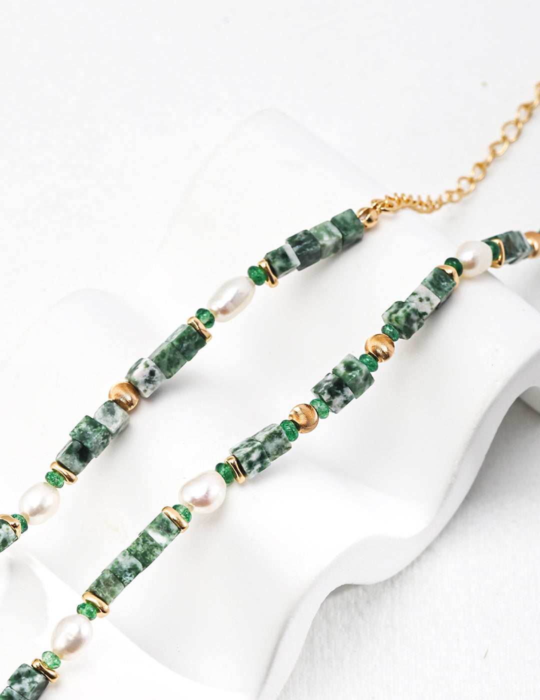 Exquisite Qinghai Jade Sterling Silver Pearl Necklace | Vintage Gold | 38cm Chain | 5.5-7.5mm Pearls