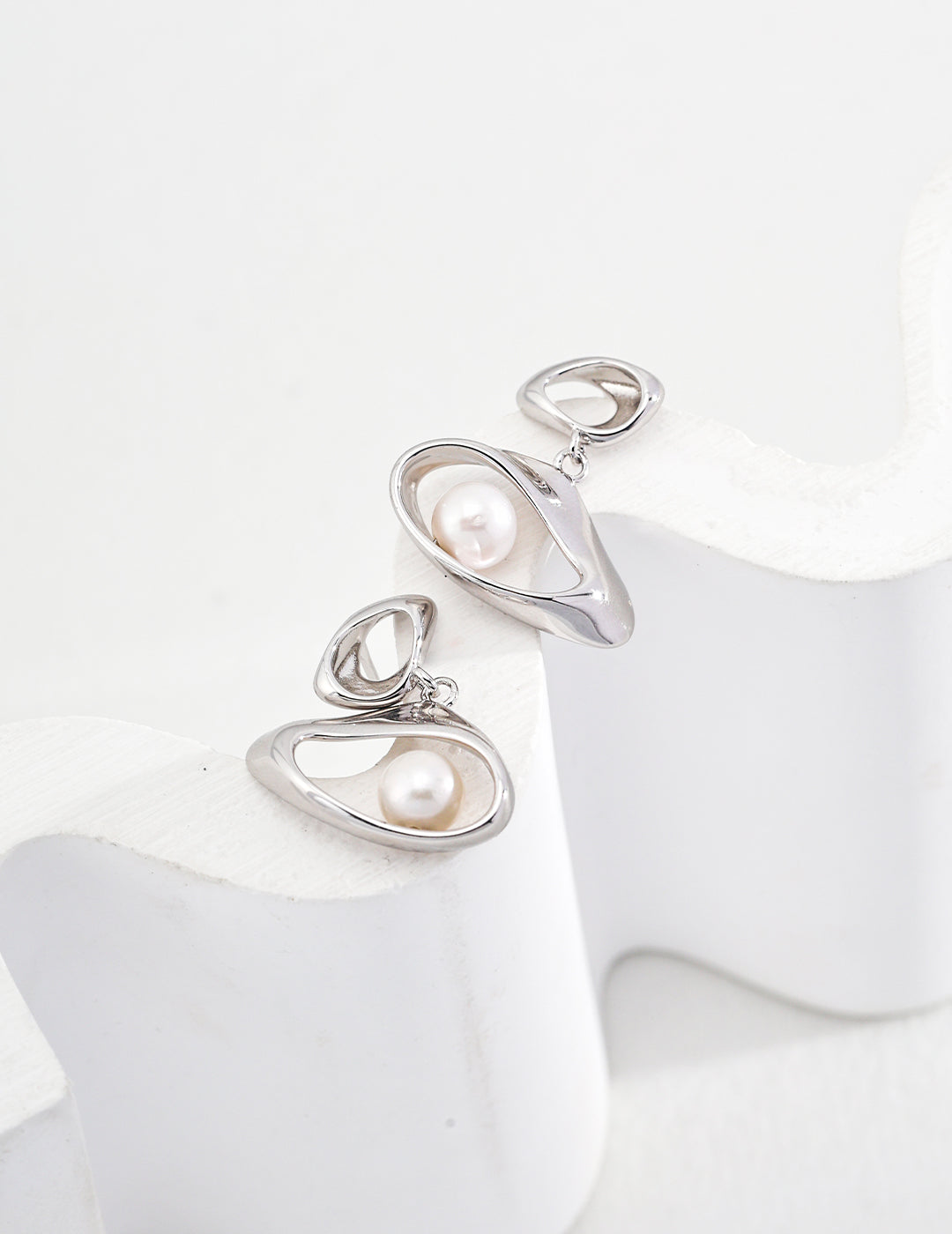 Silver Natural Pearl Vintage/White Gold Drop Earrings - 2.5cm H x 2cm W, 6mm Pearl