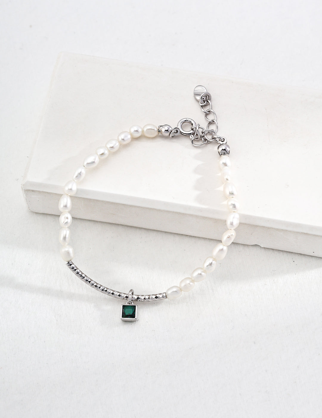 Elegant 925 Silver Pearl Necklace and Bracelet Set with Square Pendant and Sparkling Cubic Zirconia