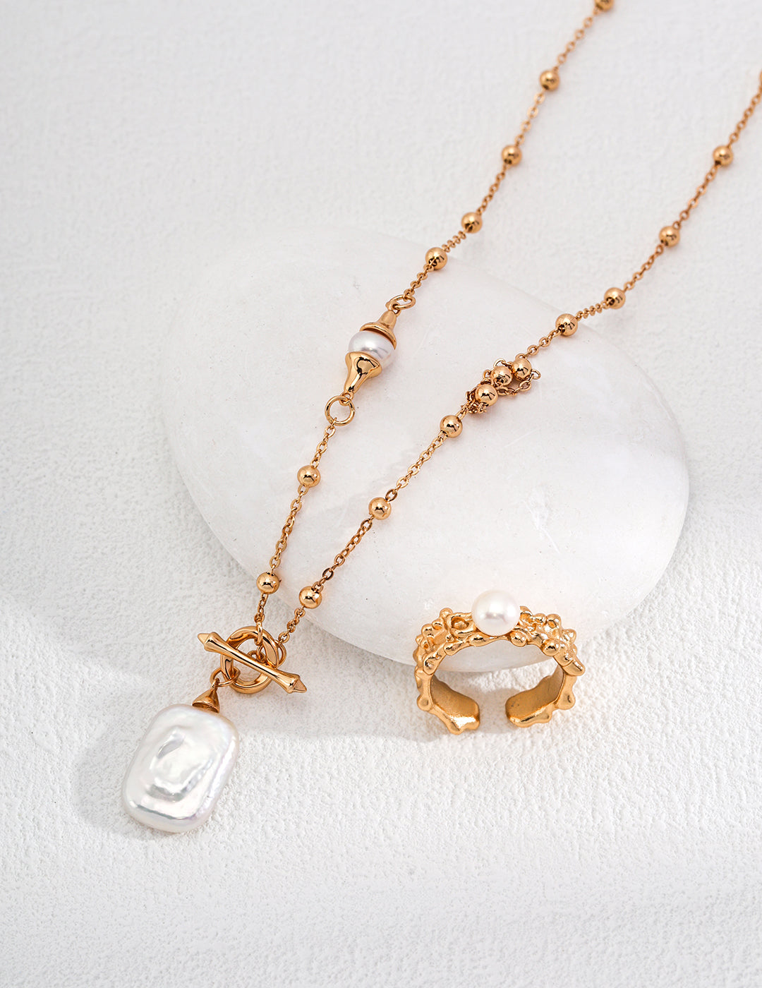 Timeless Elegance: Vintage Gold 925 Silver Natural Pearl Necklace