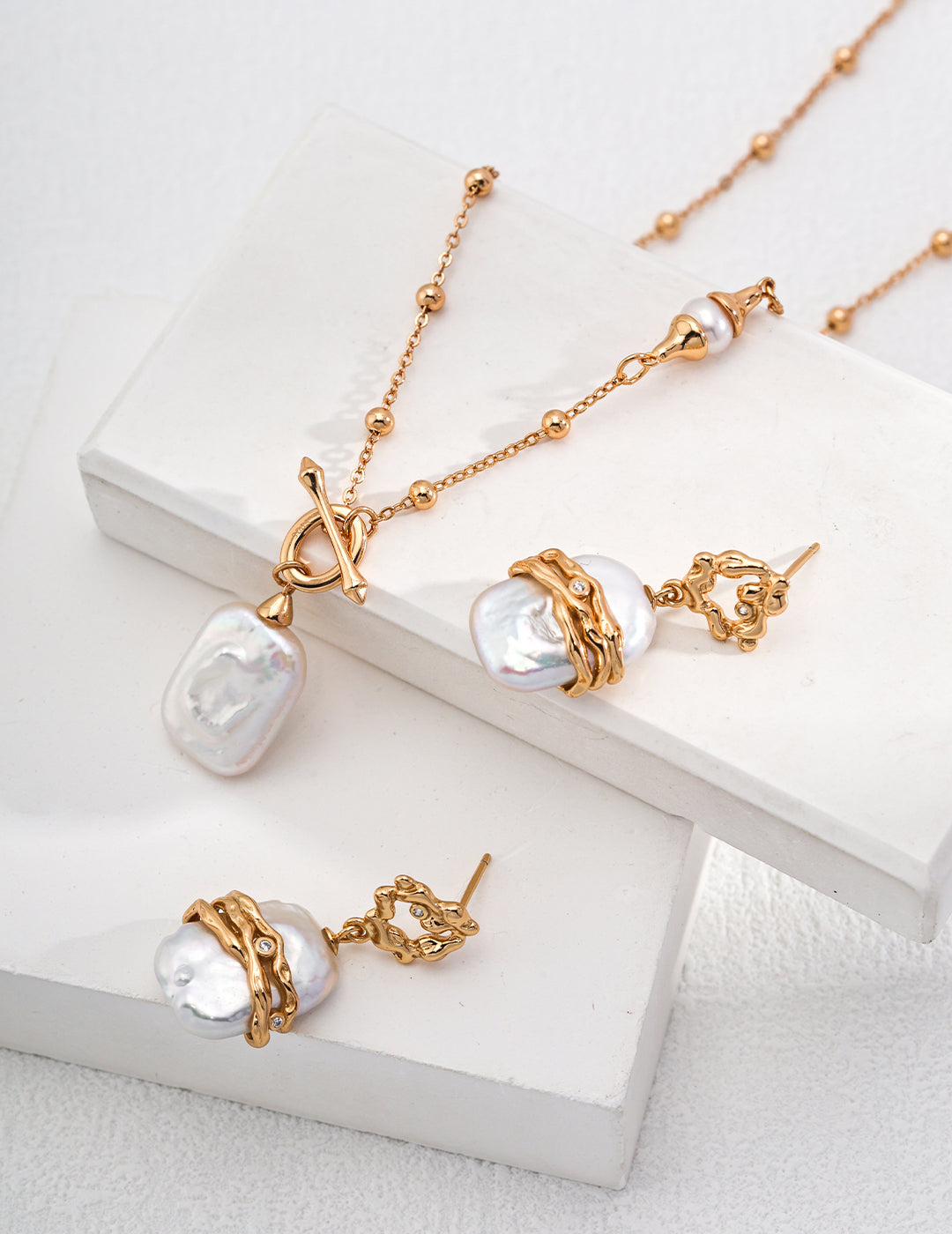 Timeless Elegance: Vintage Gold 925 Silver Natural Pearl Necklace