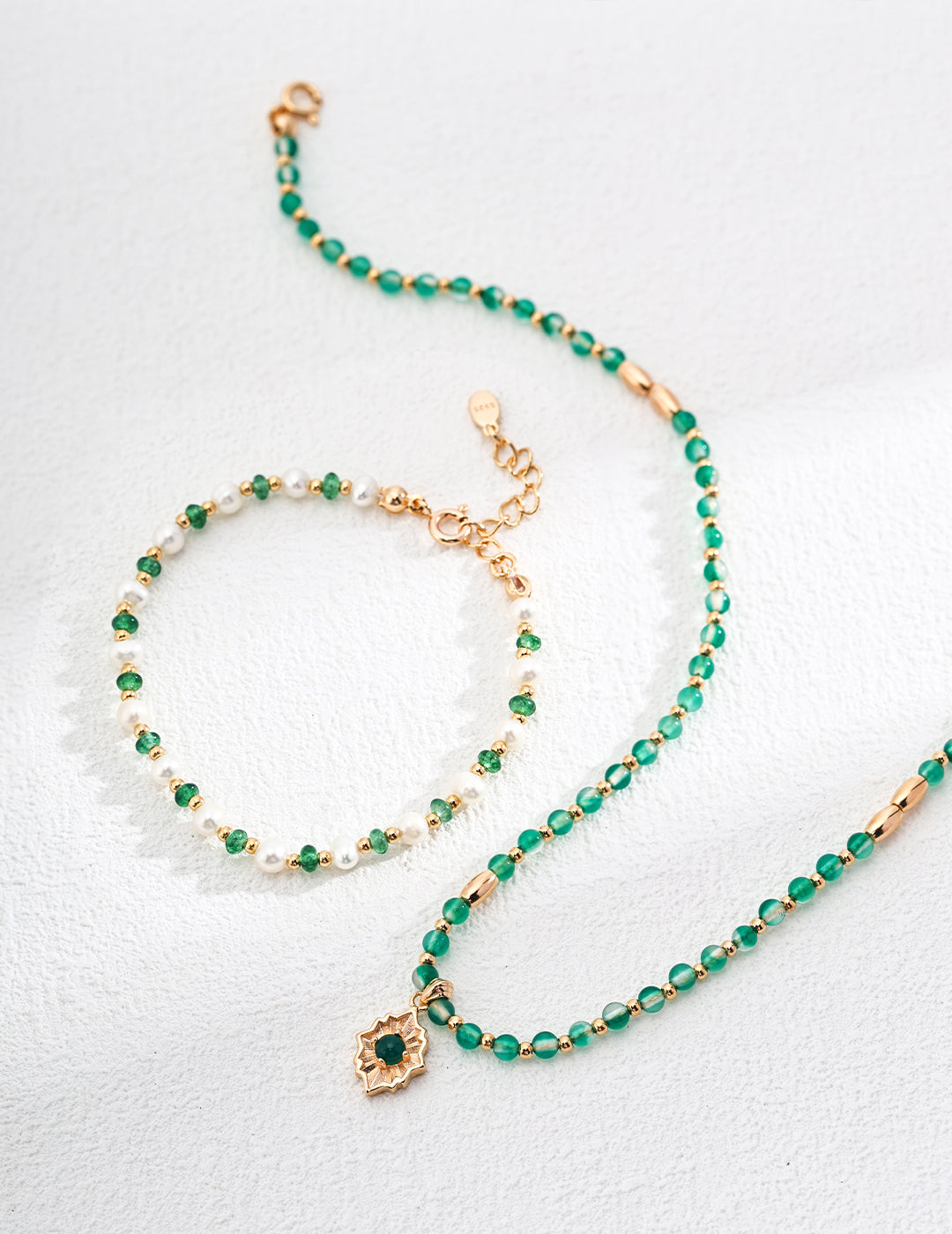 Elegant Green Agate Necklace with 925 Silver and Vintage Gold Accents - 38cm Chain Length