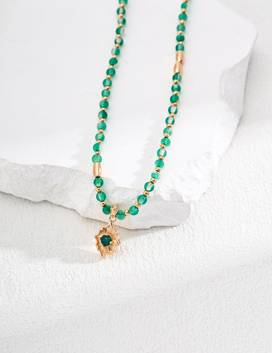 Elegant Green Agate Necklace with 925 Silver and Vintage Gold Accents - 38cm Chain Length