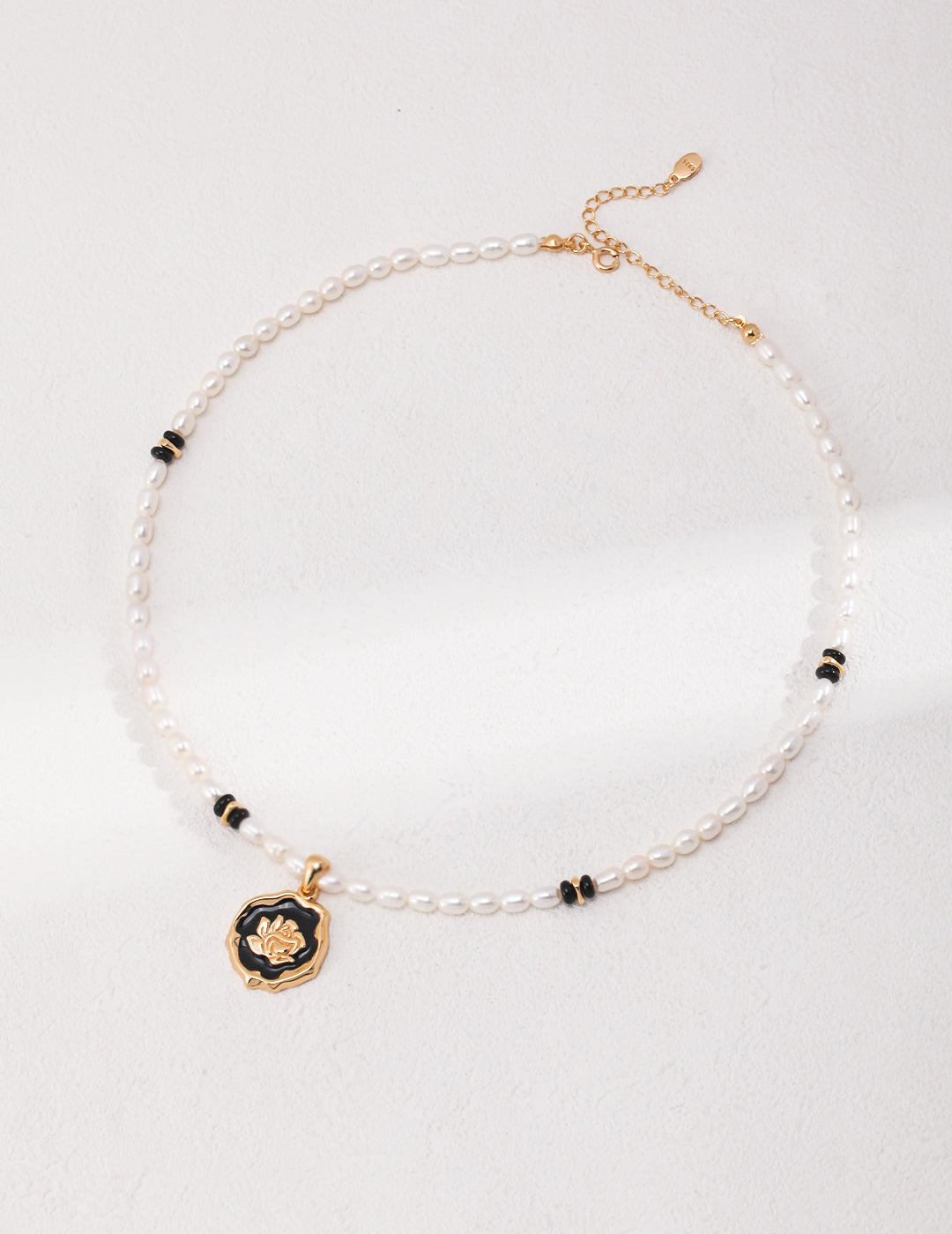 Stunning Vintage Gold Black Onyx & Pearl Necklace - Exquisite 925 Silver Jewelry for a Timeless Look