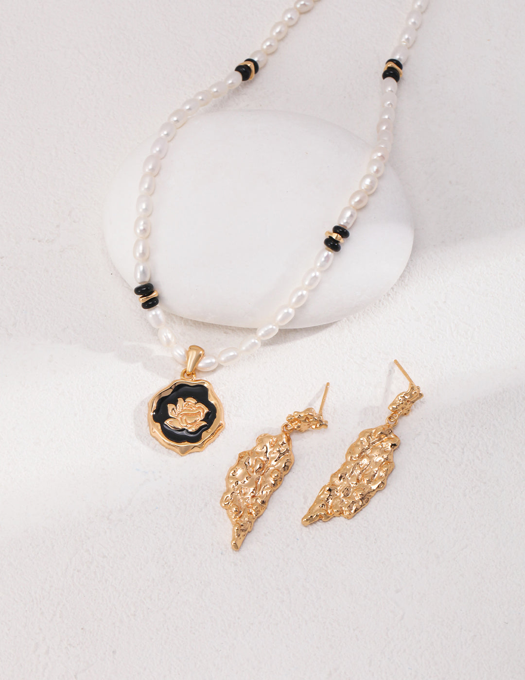 Stunning Vintage Gold Black Onyx & Pearl Necklace - Exquisite 925 Silver Jewelry for a Timeless Look