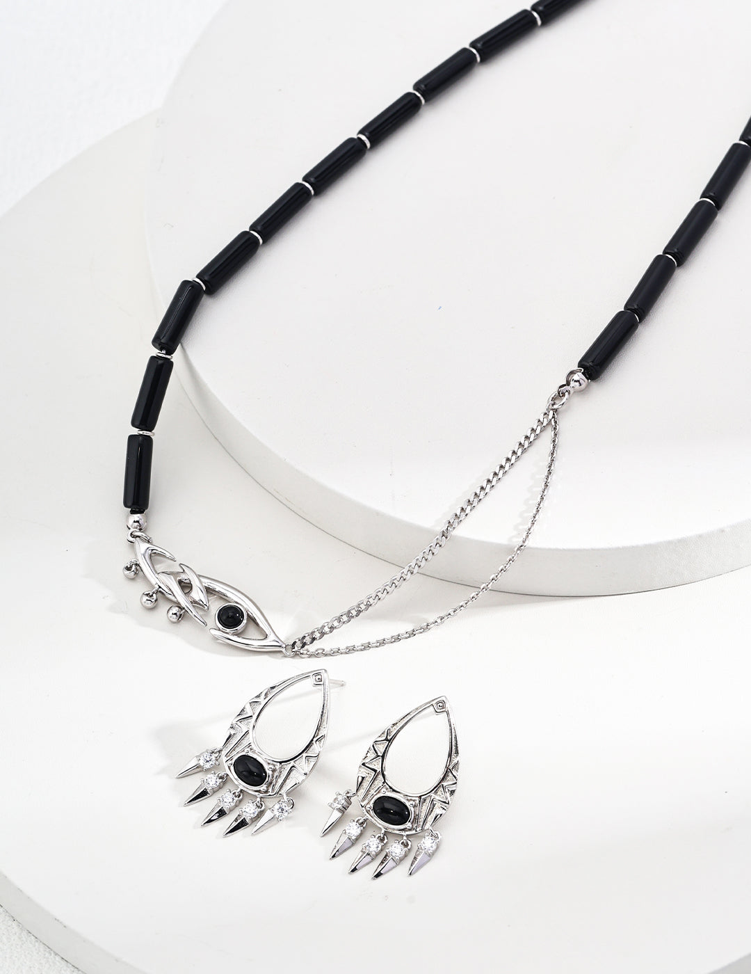 Silver Vintage Black Agate Necklace - Elegant Design with Extension Chain