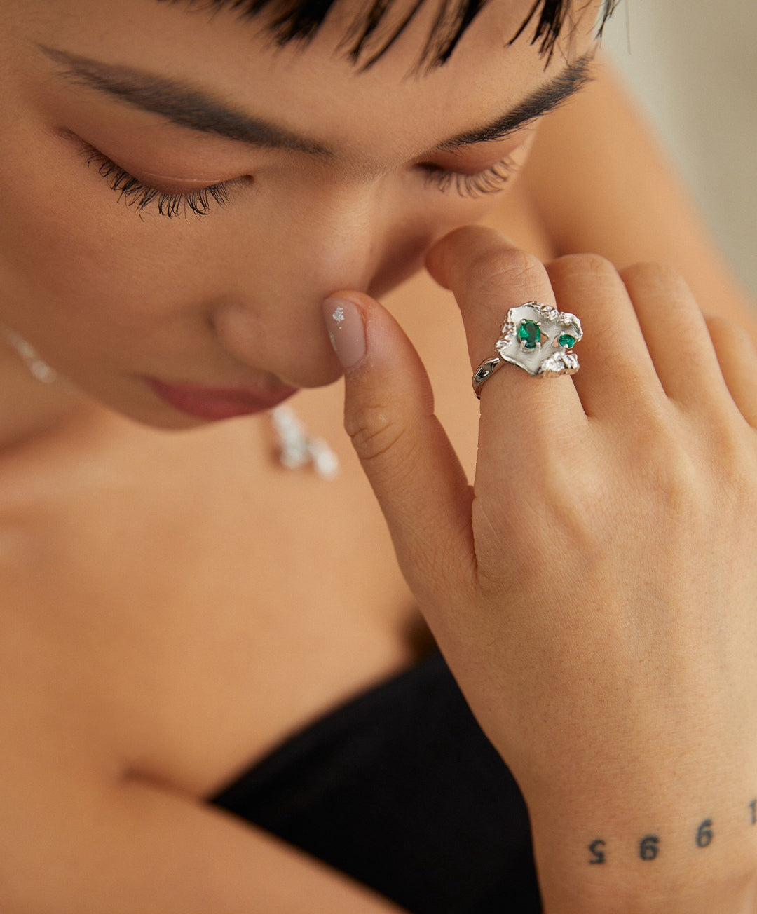 Elegant Pure Silver Leaf Jewelry Set: Rings, Earrings, and Necklaces with Emerald Green Gemstones