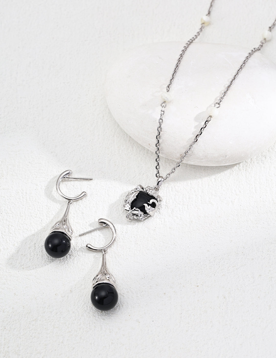 S925 Silver Minimalist Black Agate Necklace with Silver Wire Shell and White Pearls - Elegant Secret Garden Design