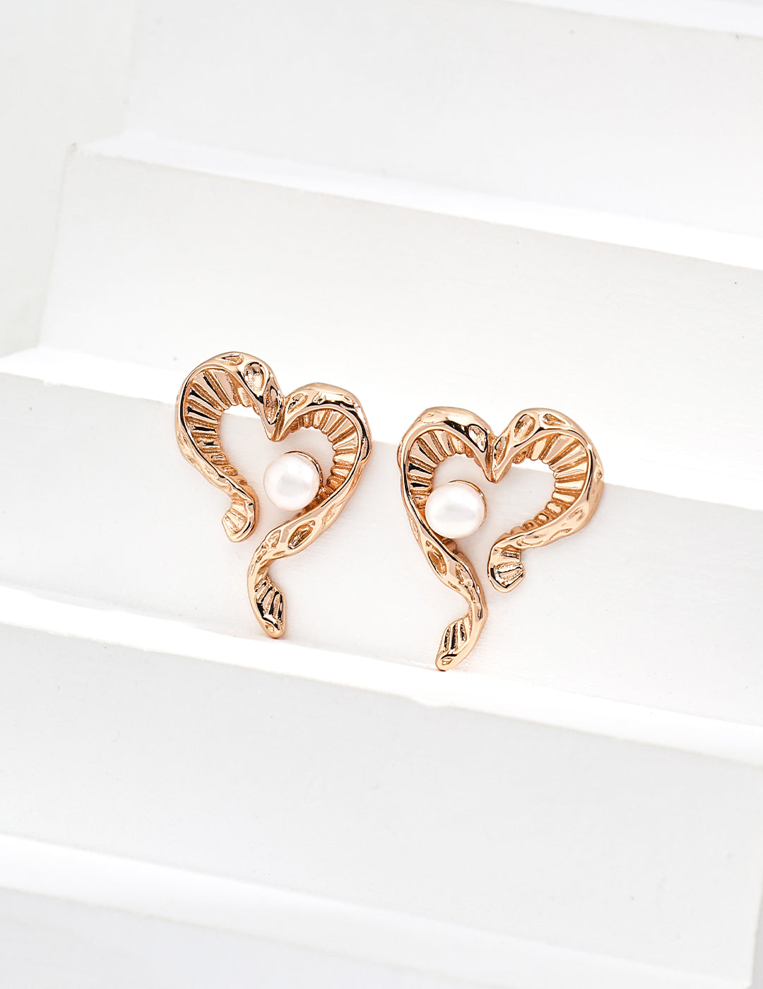 Elegant S925 Silver Heart-Shaped Natural Pearl Earrings in Vintage Gold