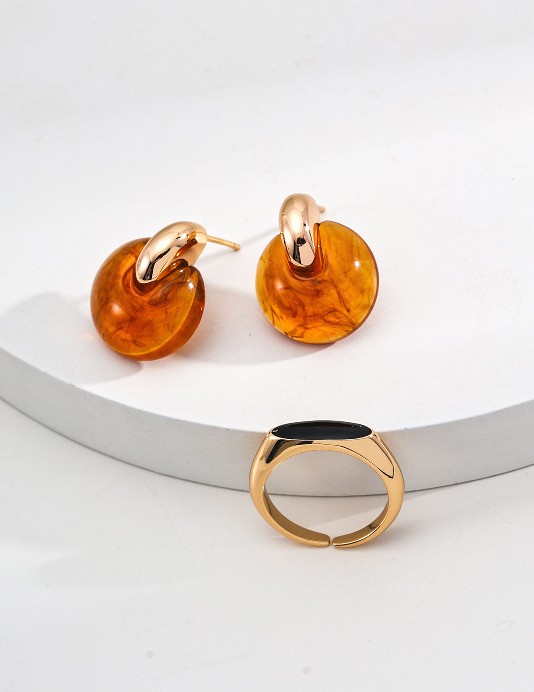 Elegant S925 Silver Vintage Gold Imitation Amber Earrings – Stylish 2cm Drop Design